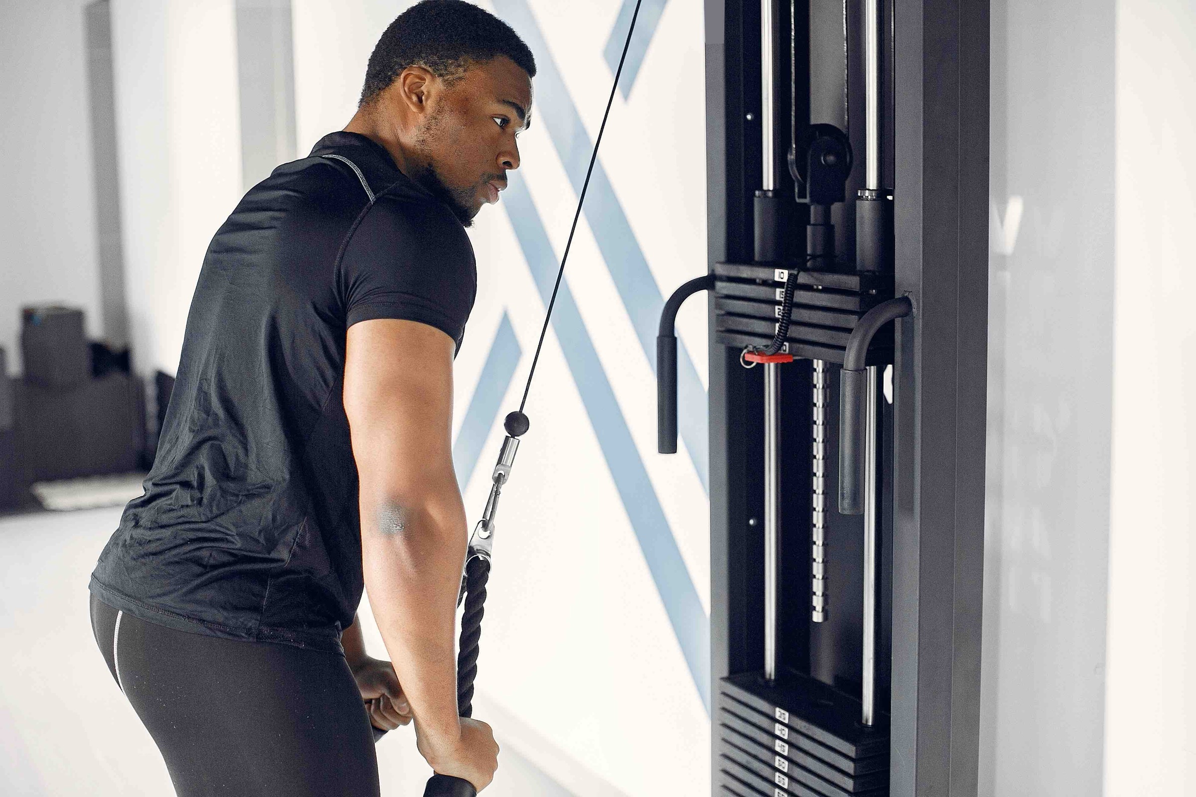 Enhance Your Upper Body Strength with Straight Arm Pulldown Technique and Tips